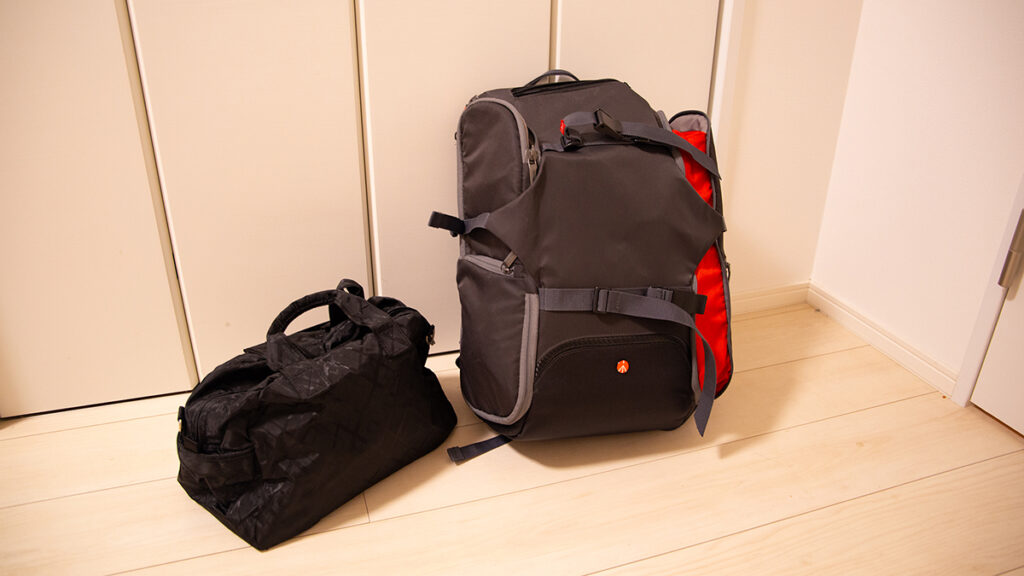 カメラ旅の荷物　mannfuroのトラベルバックパックと、楽天で購入のミニボストンバッグ