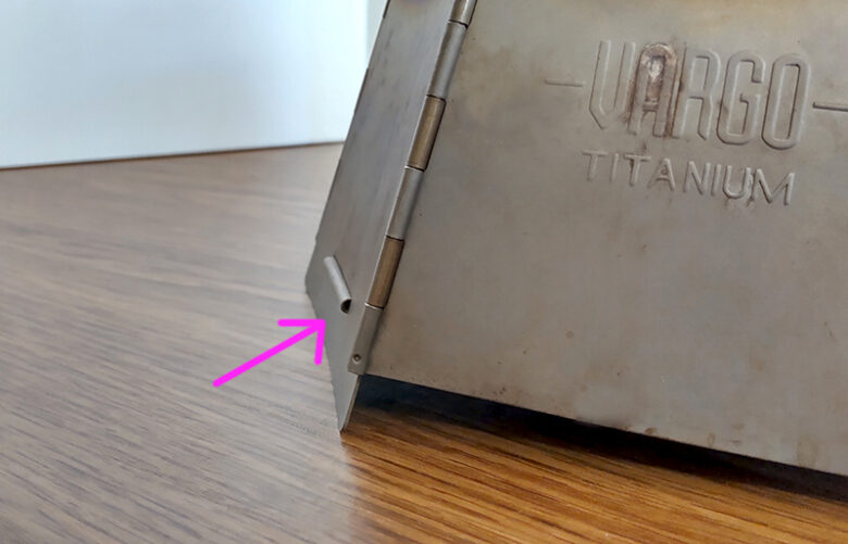 バーゴのヘキサゴンウッドストーブ 差し込むでっぱり部分の穴