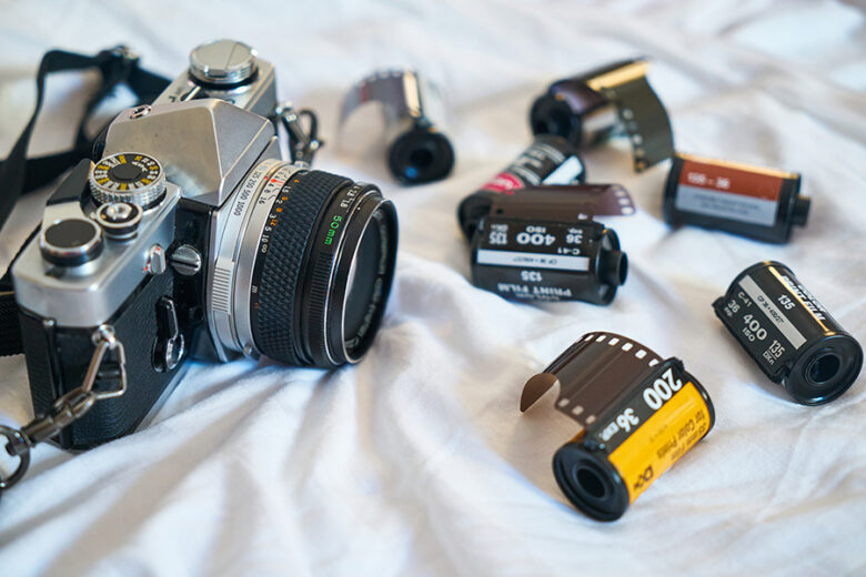 フィルムカメラと複数のフィルム