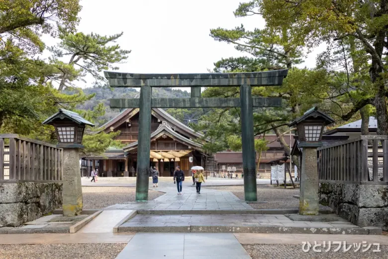 出雲大社　銅鳥居